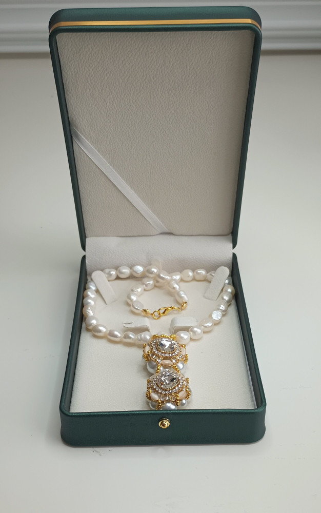 Vintage-Style Baroque Pearl Gold Shell Detail Necklace