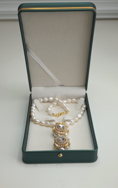  Vintage-Style Baroque Pearl Gold Shell Detail Necklace