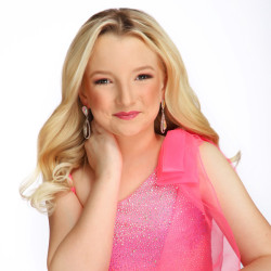 Maci brown